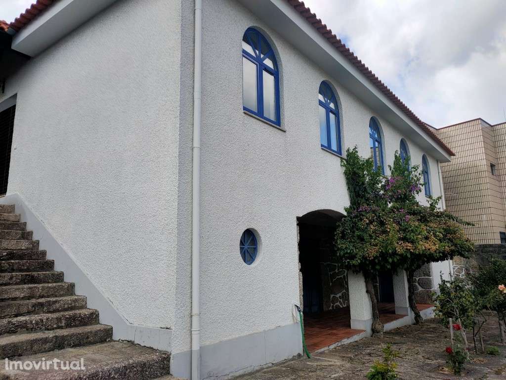 Moradia V3+1 no coração da Vila de Arcos De Valdevez - Grande imagem: 3/44