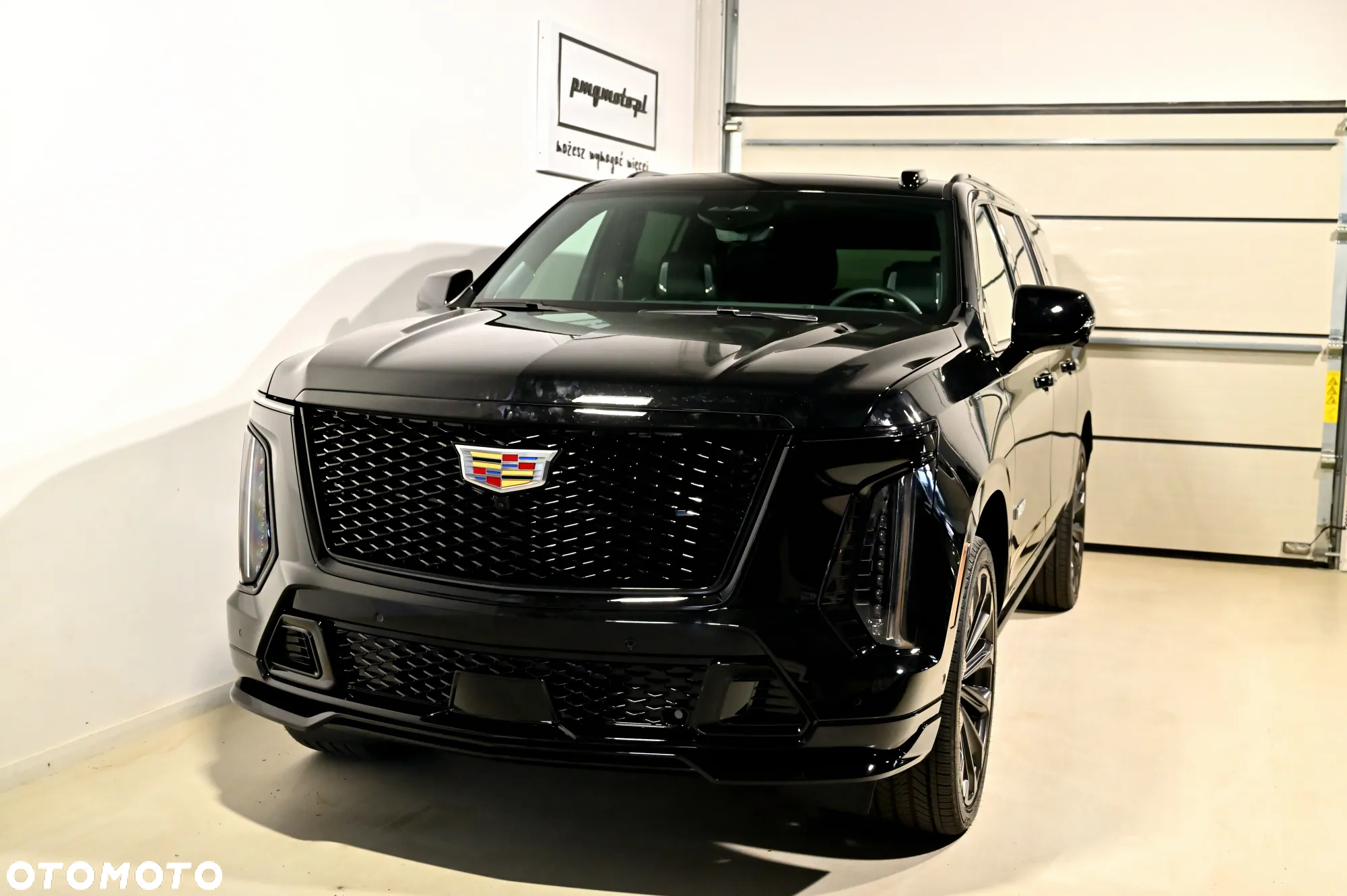 Cadillac Escalade - 3