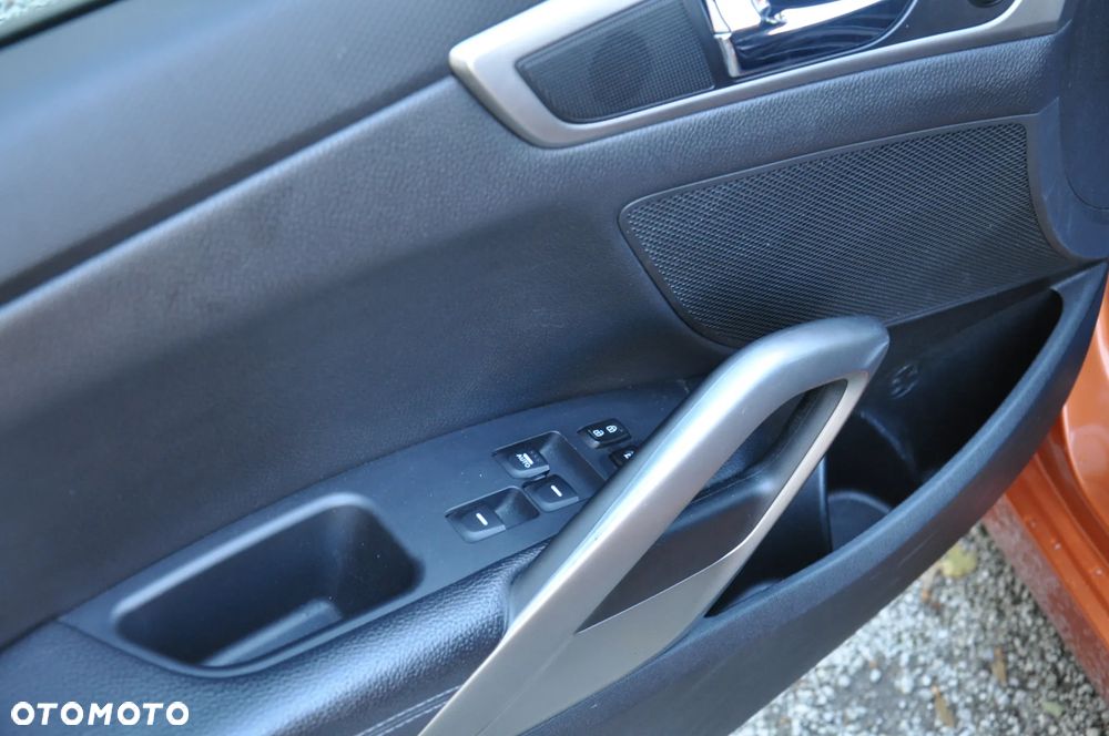 Hyundai Veloster 1.6 GDI Premium - 17