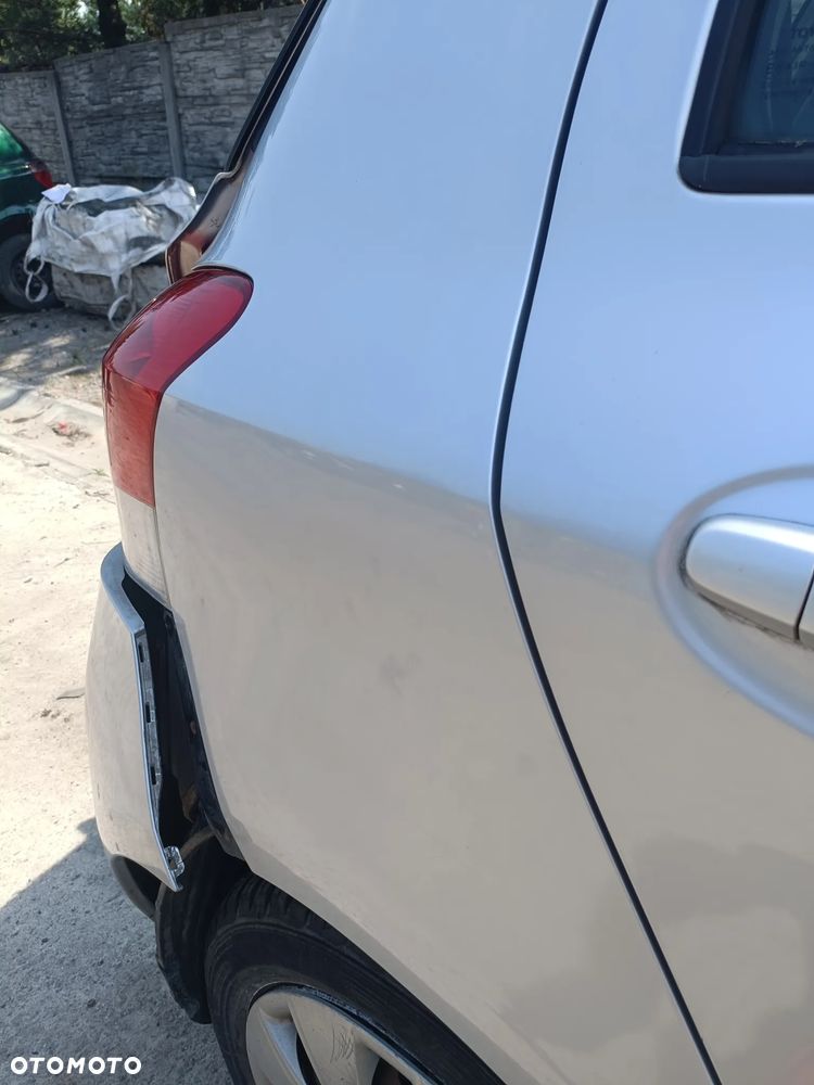 TOYOTA YARIS II 05-11 LIFT 2009 r. 1E7 5D HB błotnik ćwiartka prawy tył PT - 6