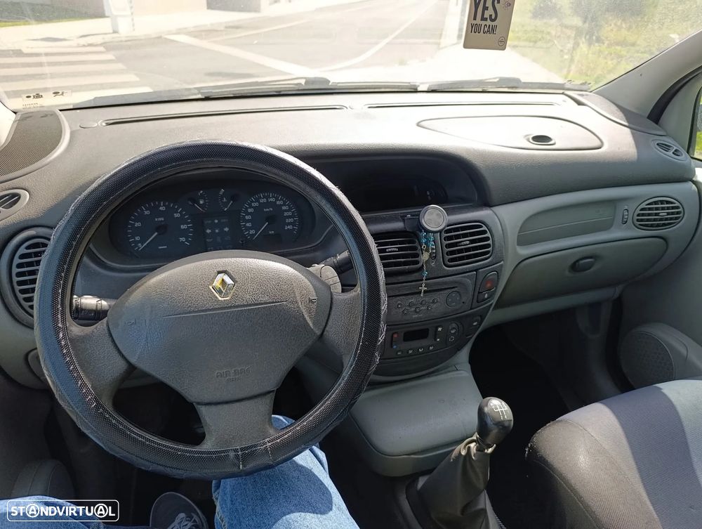 Renault Scénic 1.9 dTi RXT AC - 4