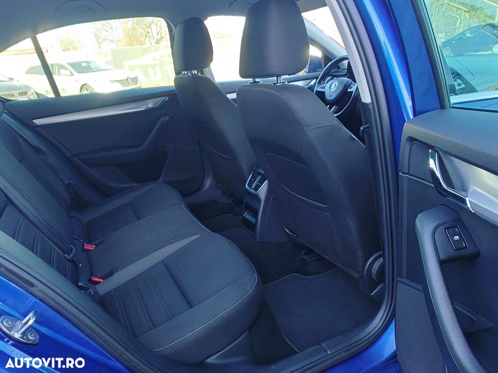 Skoda Octavia 1.6 TDI DSG Style - 20