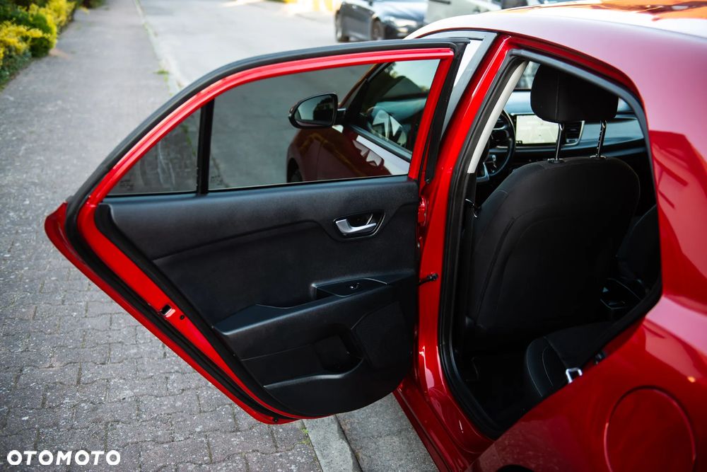 Kia Rio 1.2 Dream Team Edition - 31