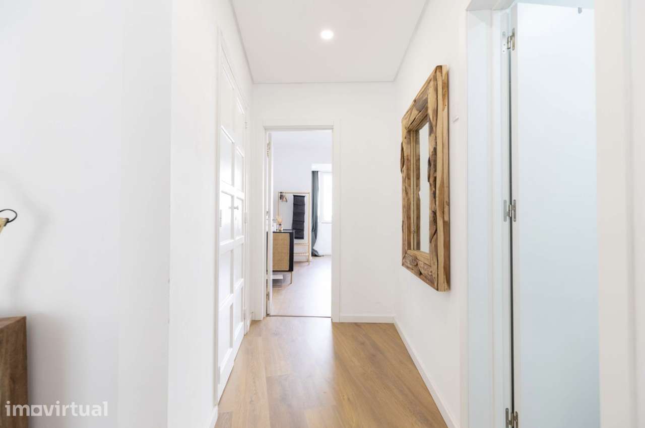 T1 Renovado e Mobilado em Damaia · Suite + WC Social · Vista Jardim - Grande imagem: 2/9