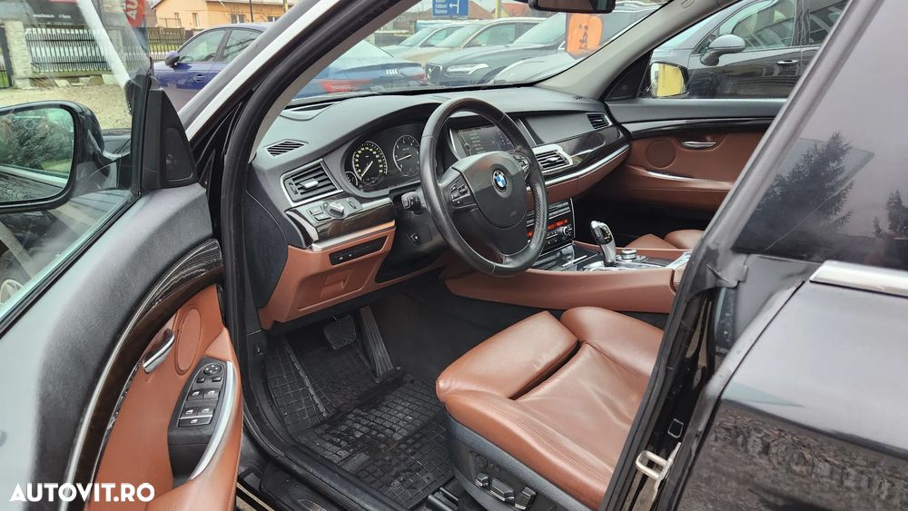 BMW Seria 5 530d xDrive Gran Turismo - 12