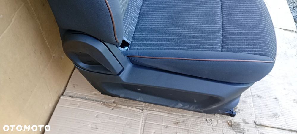 Fotel pasażera prawy przód przedni Fiat 500E - 6
