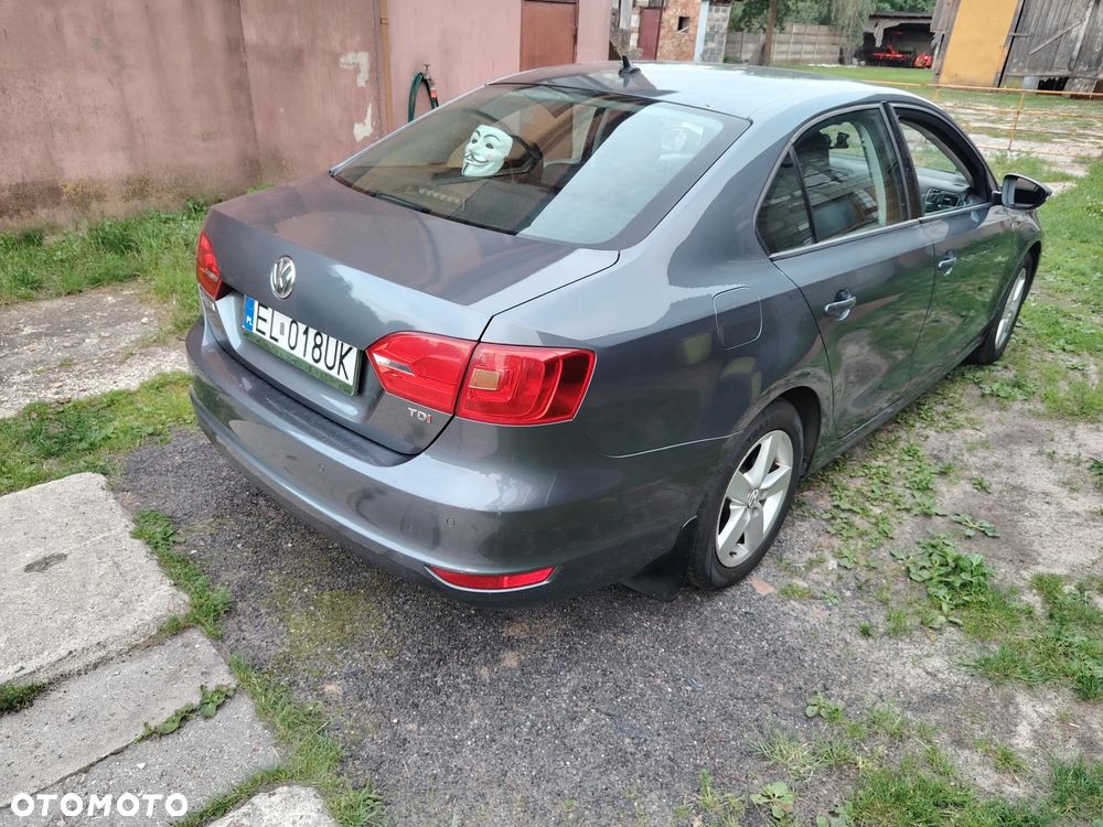 Volkswagen Jetta 1.6 TDI Blue Motion Technology Life - 3