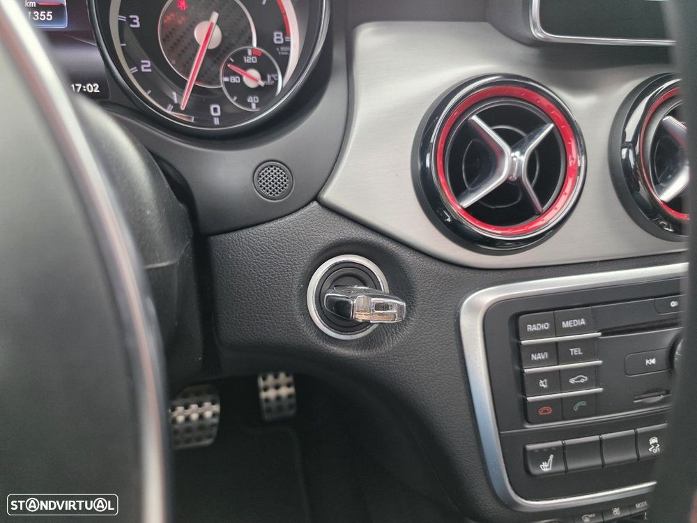 Mercedes-Benz CLA 45 AMG 4Matic 7G-DCT - 33