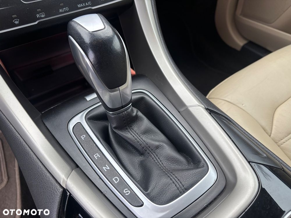 Ford Fusion 2.0 EcoBoost Titanium - 15