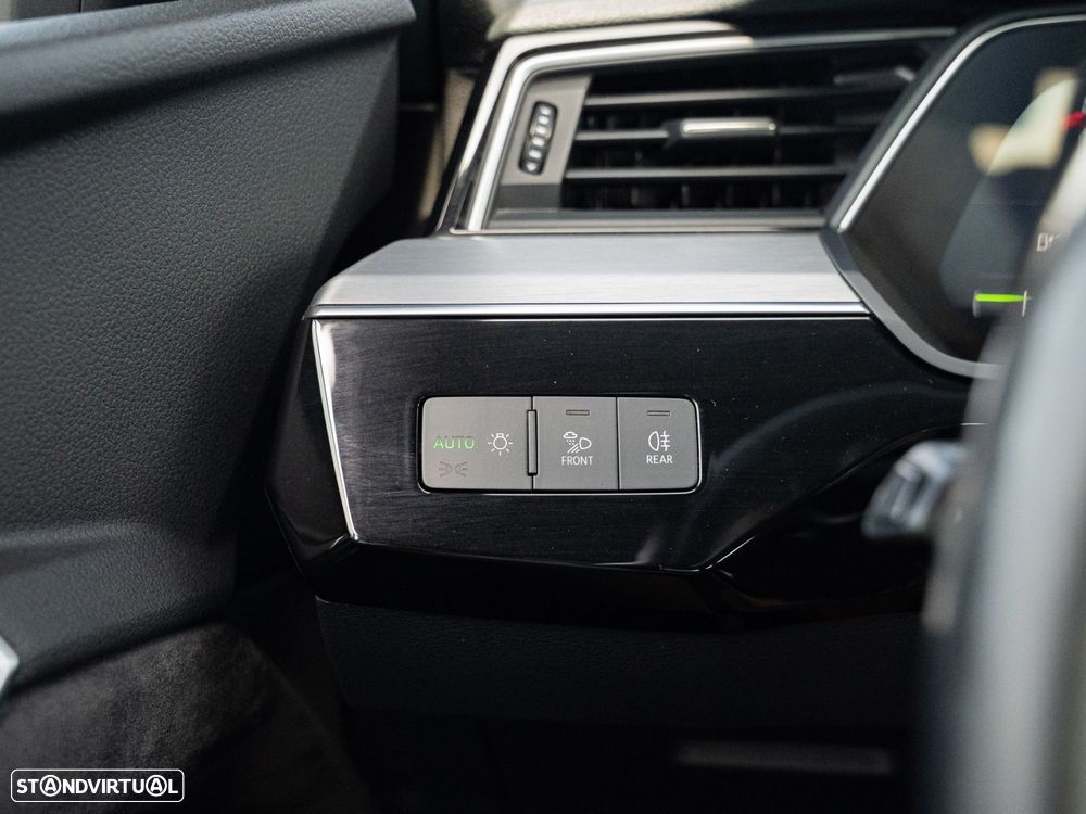 Audi e-tron 55 quattro S line - 42