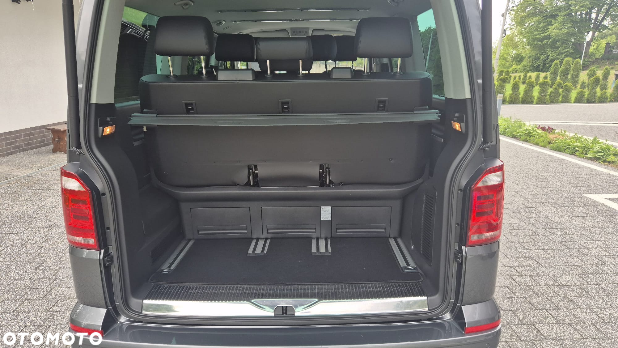 Volkswagen Multivan - 17