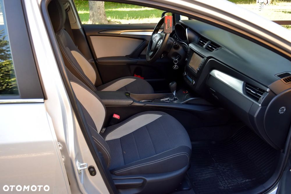 Toyota Avensis 2.0 Premium MS - 18