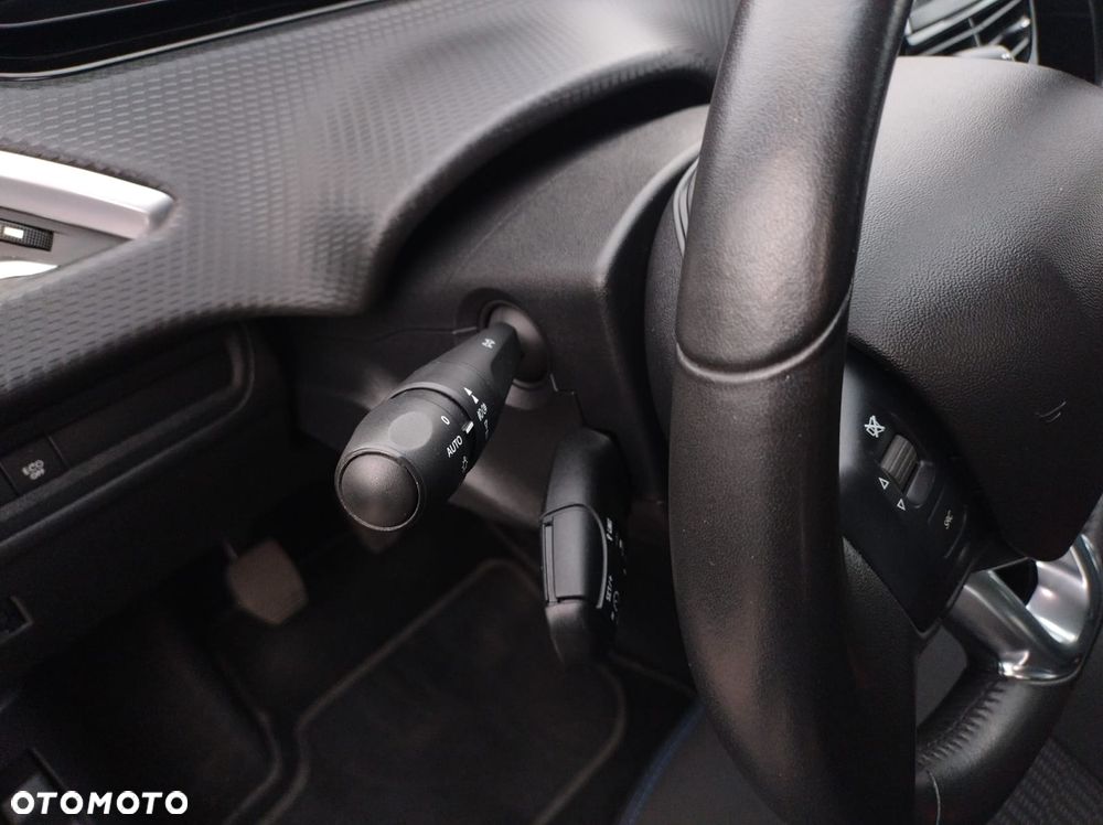 Peugeot 208 - 10