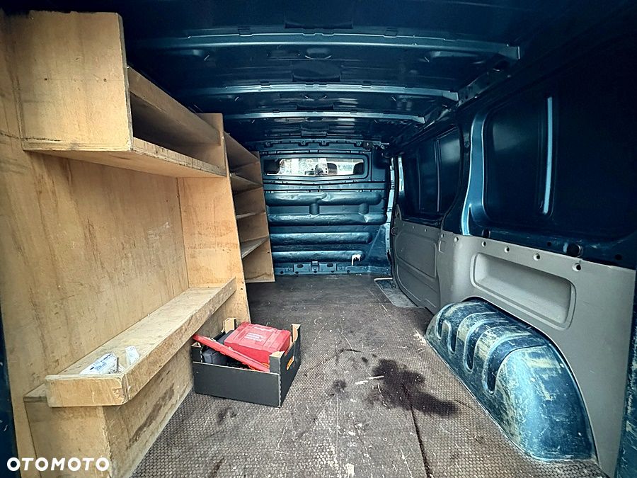 Renault TRAFIC 2.0 dCi na łańcuchu 6 biegów Klima Nawigacja Skóra Elektryka B ładnie utrzymany Oryg 217 tys km 1 Właściciel Bagażnik dachowy Drabina 2007 rok - 30