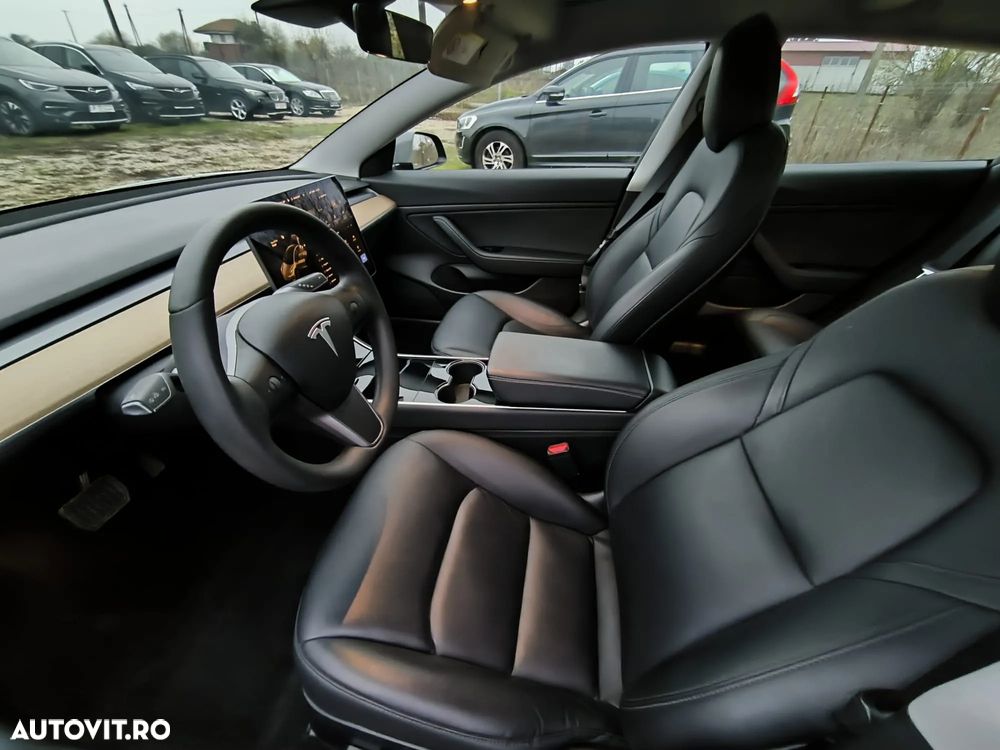 Tesla Model 3 - 12