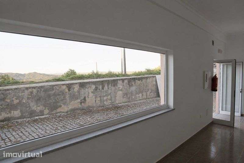 Vendo Loja no centro de Moimenta da Beira - Grande imagem: 5/9