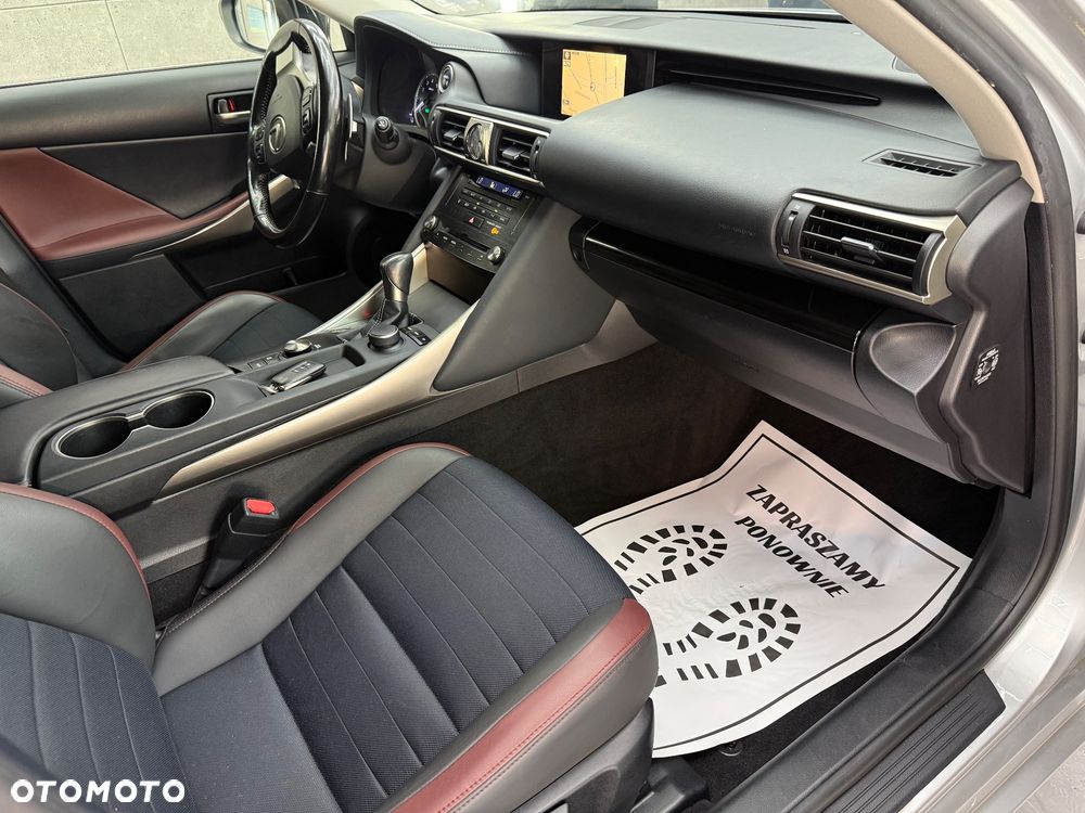 Lexus IS 300h Elegance EU6 - 18