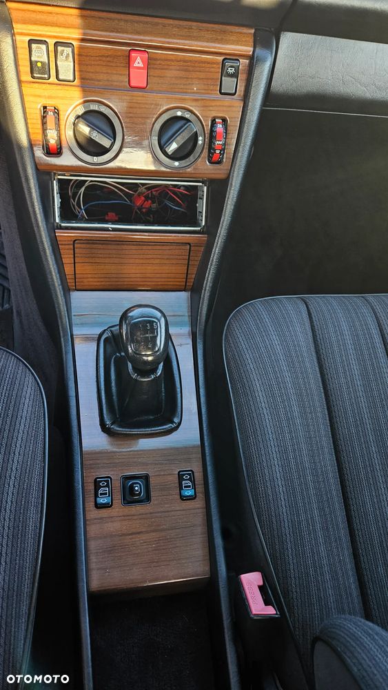 Mercedes-Benz W124 (1984-1993) - 29