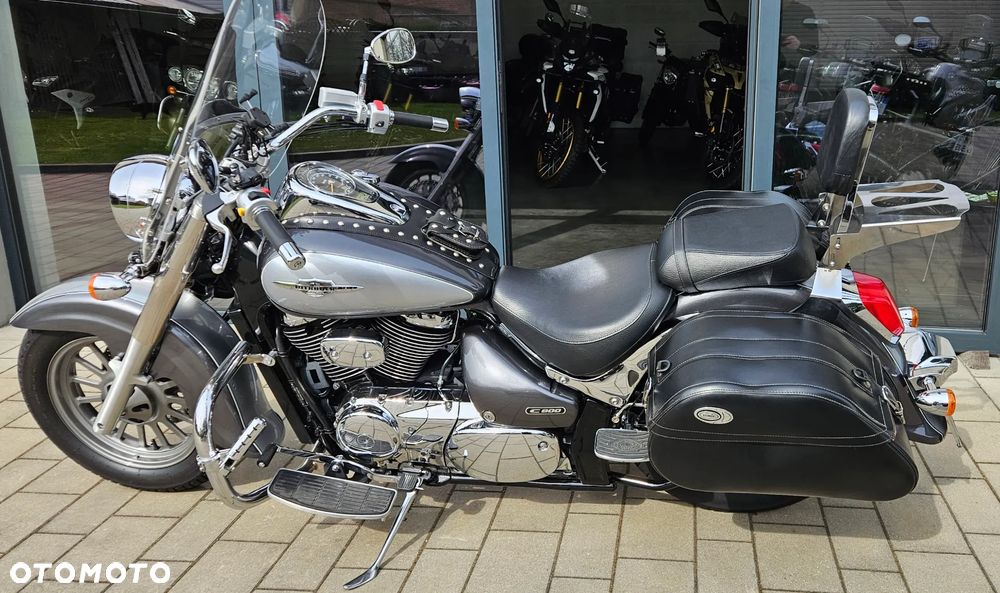 Suzuki Intruder - 9