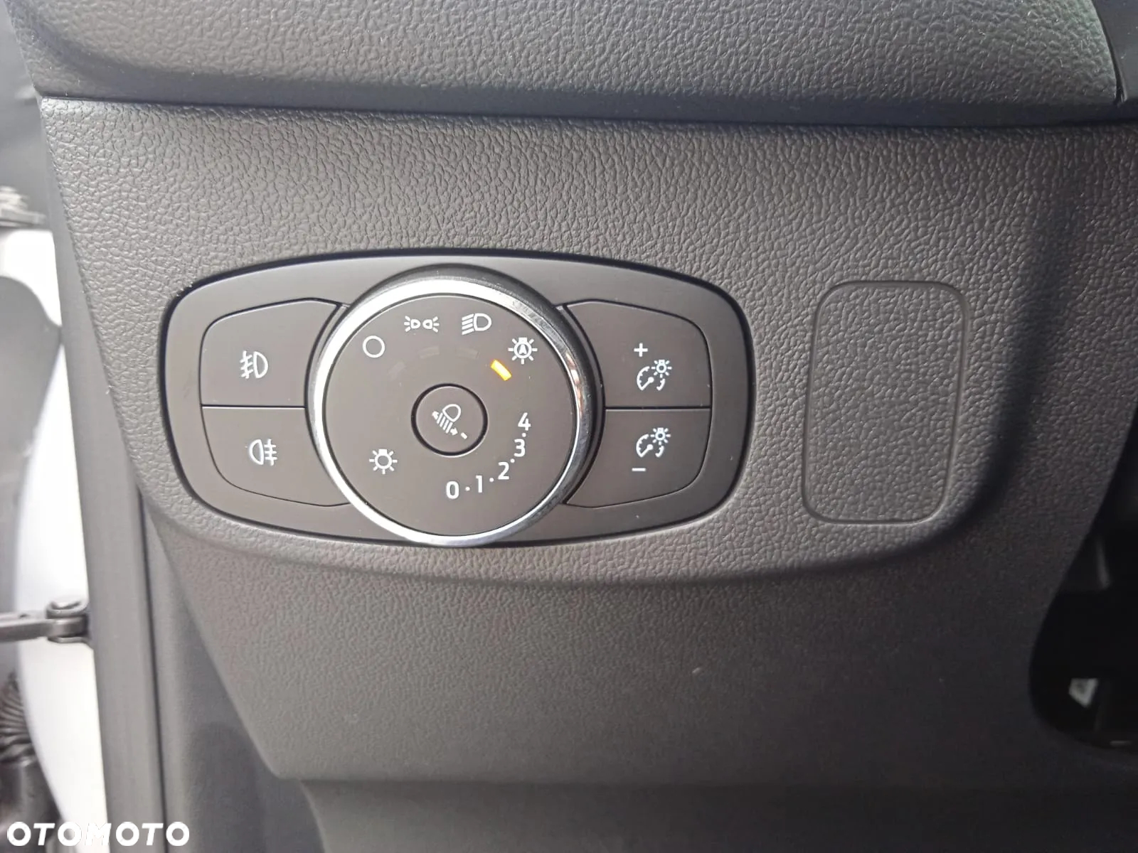 Ford Focus 1.0 EcoBoost Titanium X - 29