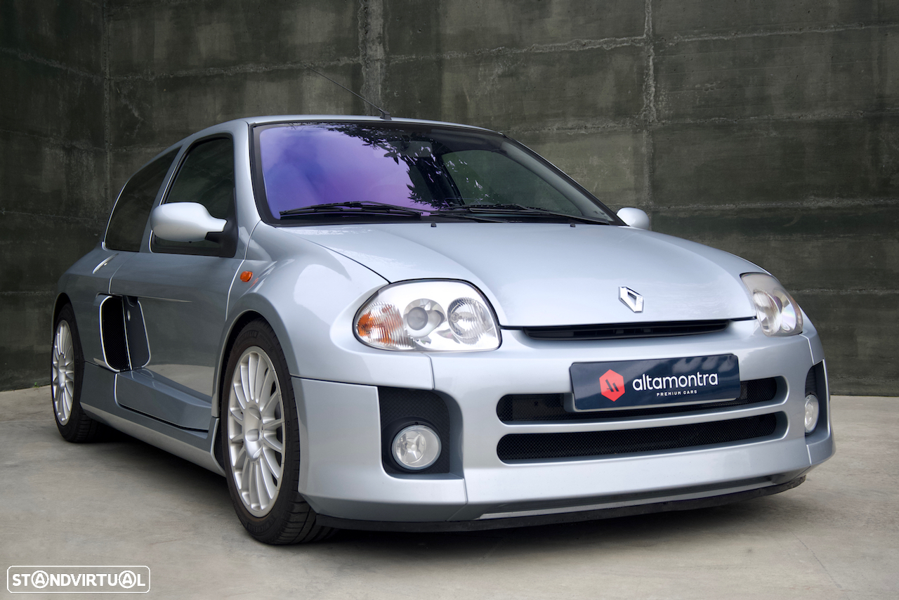 Renault Clio 3.0 V6 Sport - 11