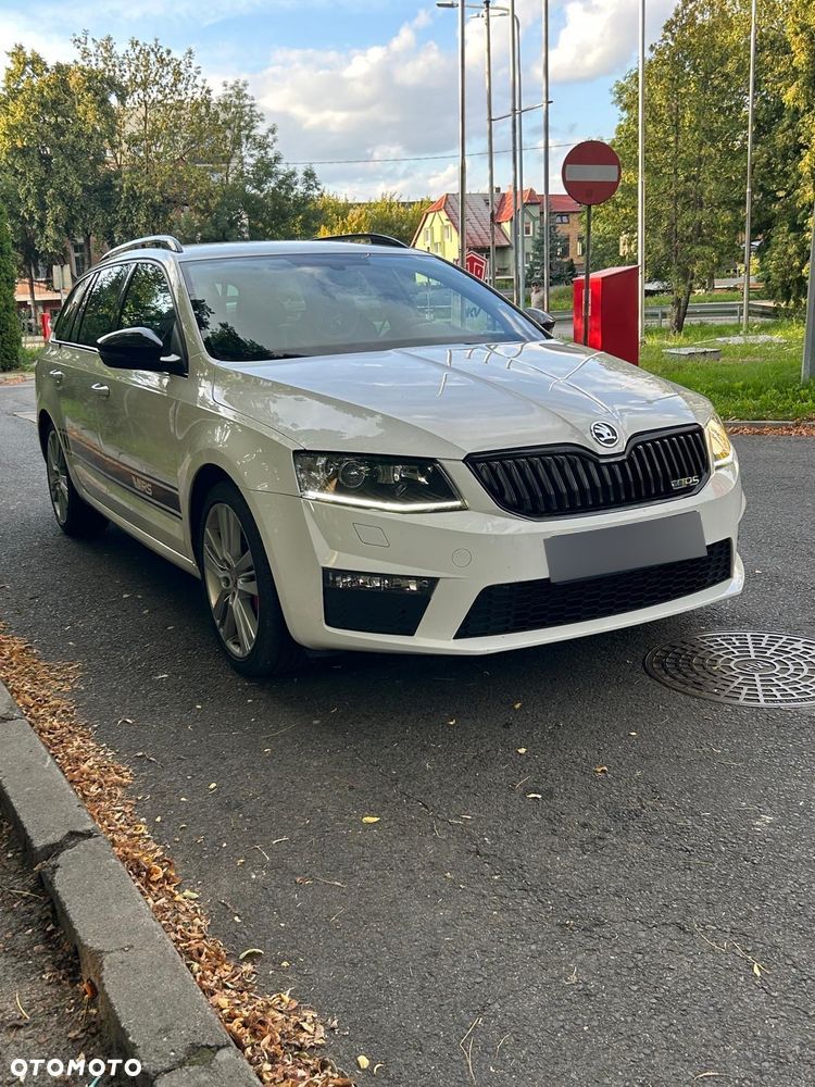 Skoda Octavia Combi 2.0 TDI DSG RS - 2