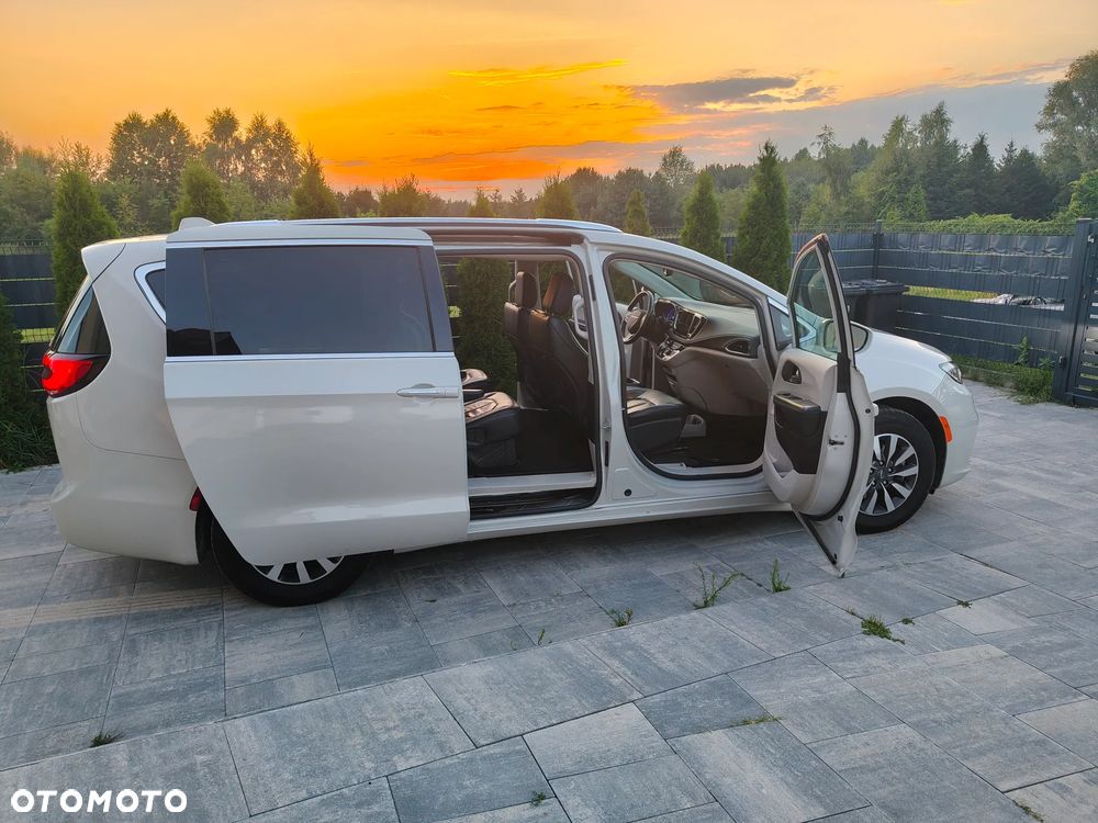Chrysler Pacifica - 23