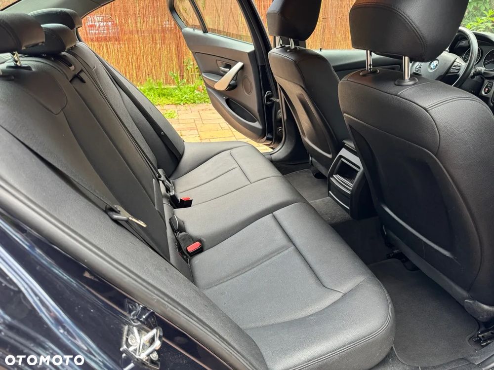 BMW Seria 3 318d - 10