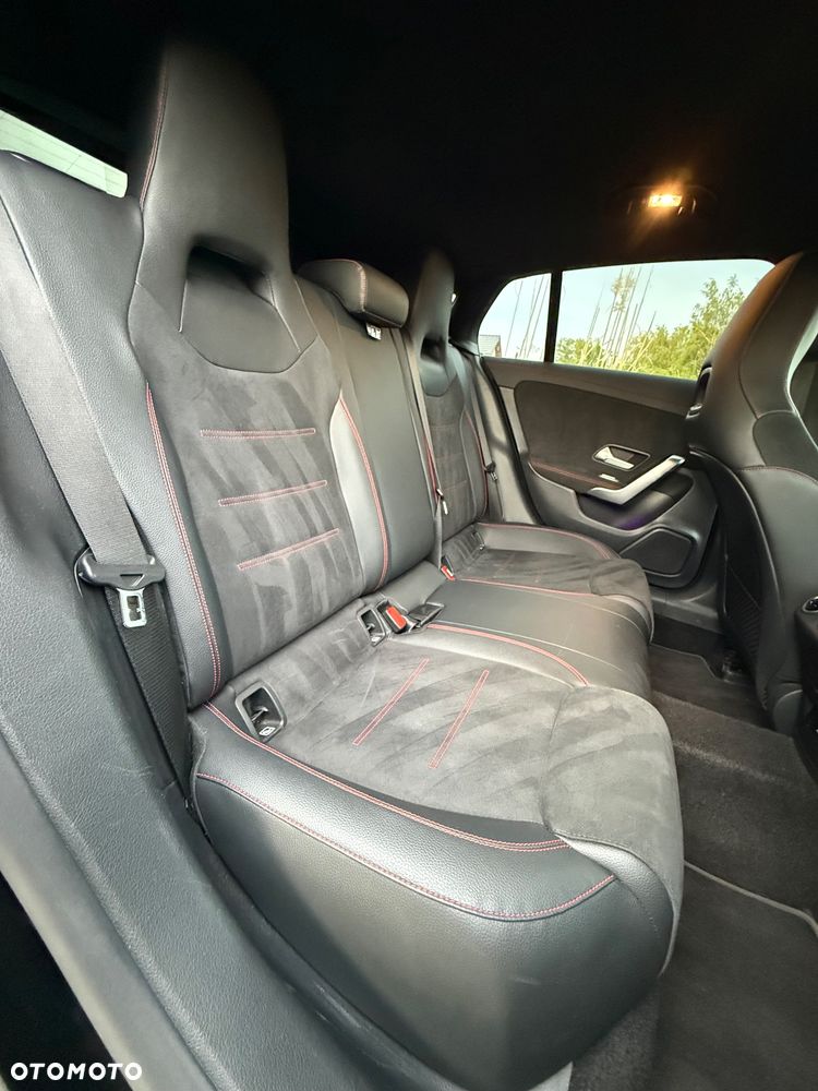 Mercedes-Benz CLA 180 7G-DCT Edition AMG Line - 29