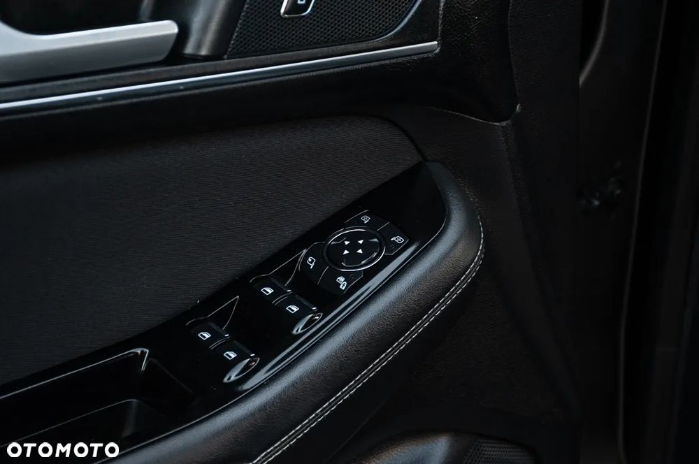 Ford S-Max 2.0 TDCi Titanium PowerShift - 38