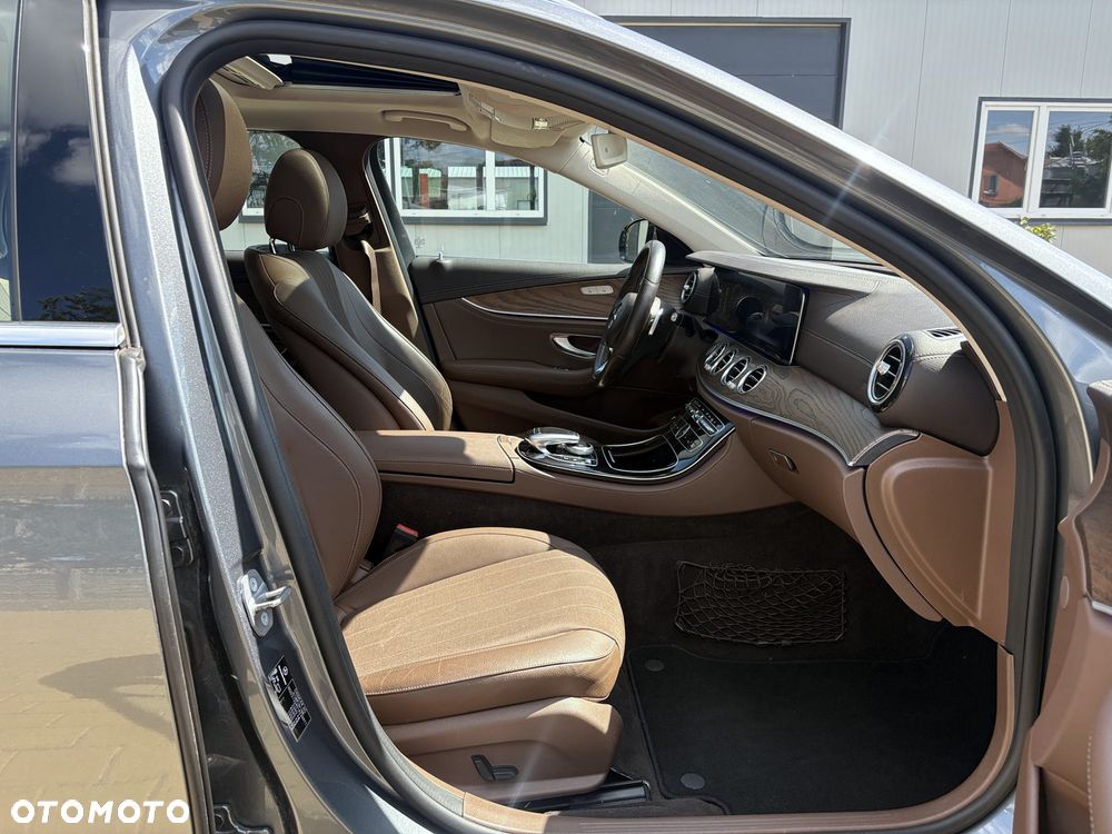 Mercedes-Benz Klasa E 250 9G-TRONIC Exclusive - 10