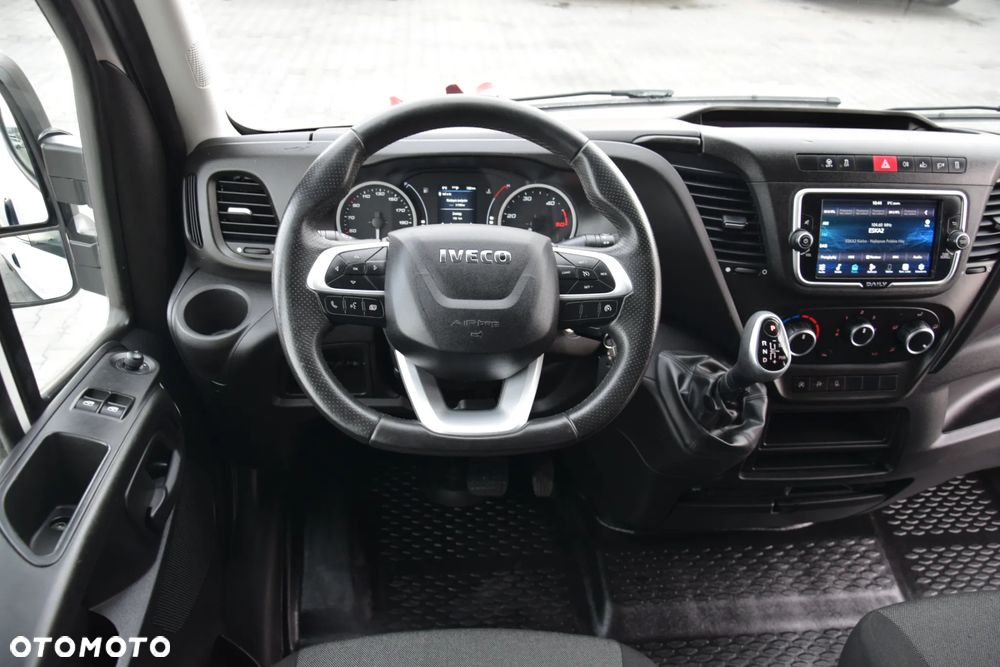 Iveco DAILY MAXI 35S14 / 2.3 - 140 KM / AUTOMAT HI-MATIC / NOWY MODEL / 3 OSOBY / DOSTAWCZE / BLASZAK / KAMERA COFANIA / TEMPOMAT / KLIMA / 2022 / SERWISOWANY / SPROWADZONY Z NIEMIEC - 29