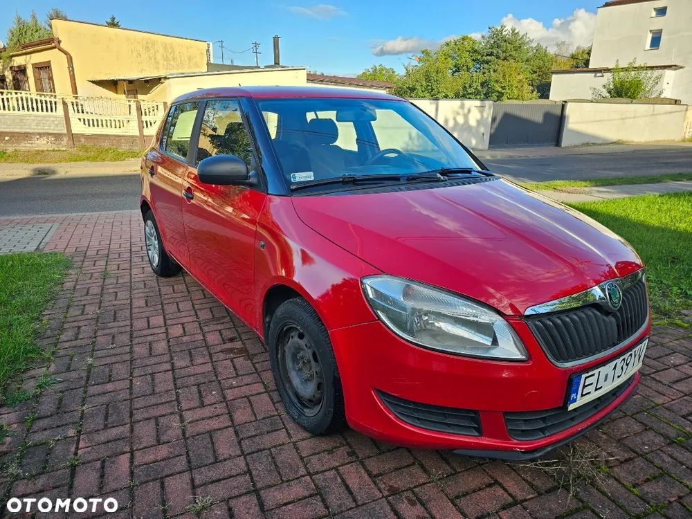 Skoda Fabia 2010 photo 2
