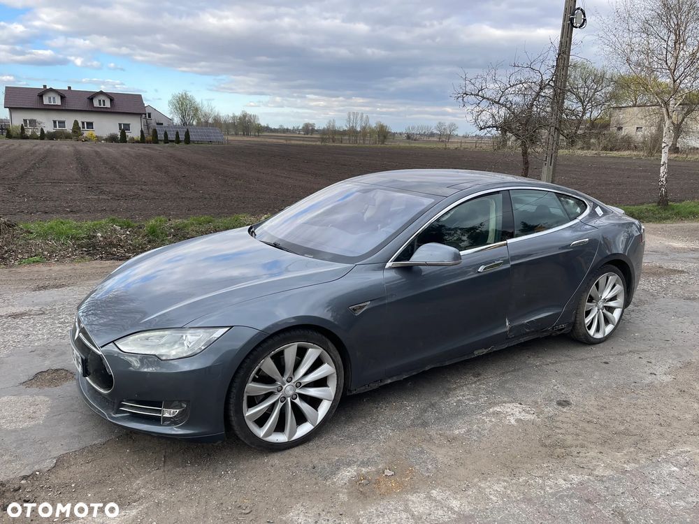 Tesla Model S - 24