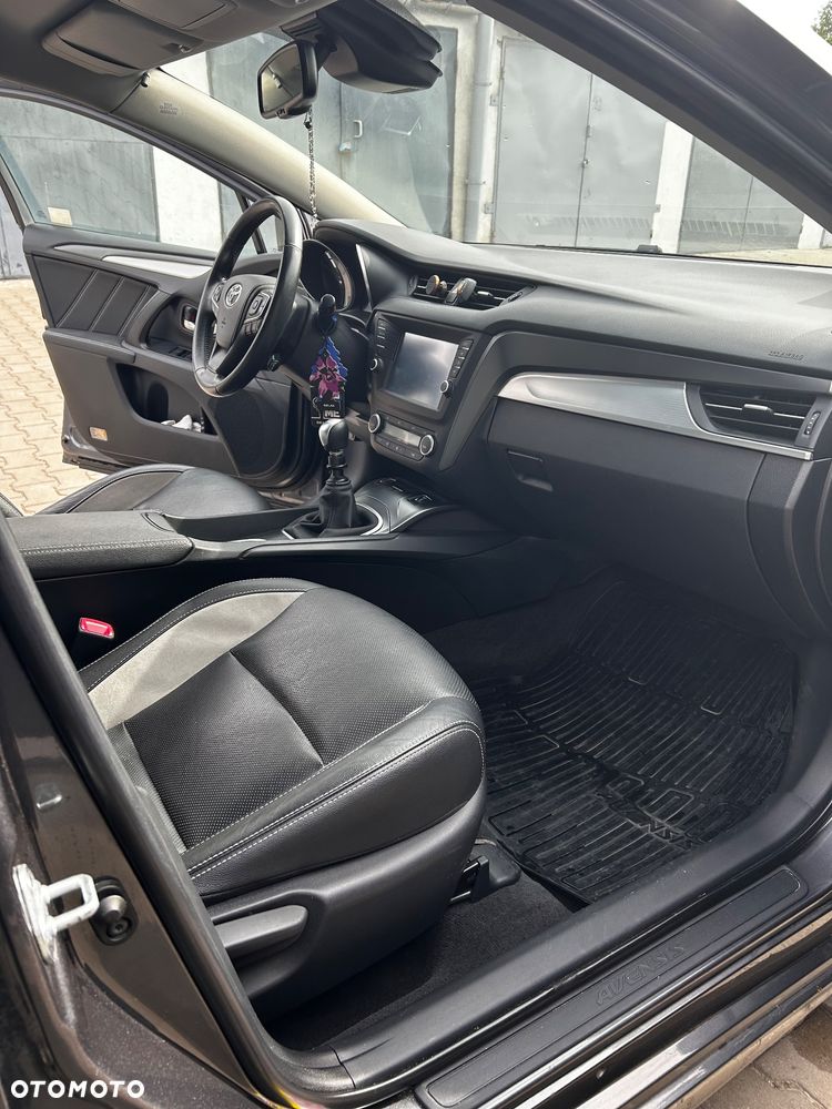 Toyota Avensis 2.0 D-4D Prestige - 12