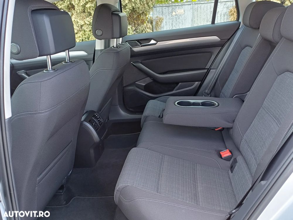 Volkswagen Passat - 12