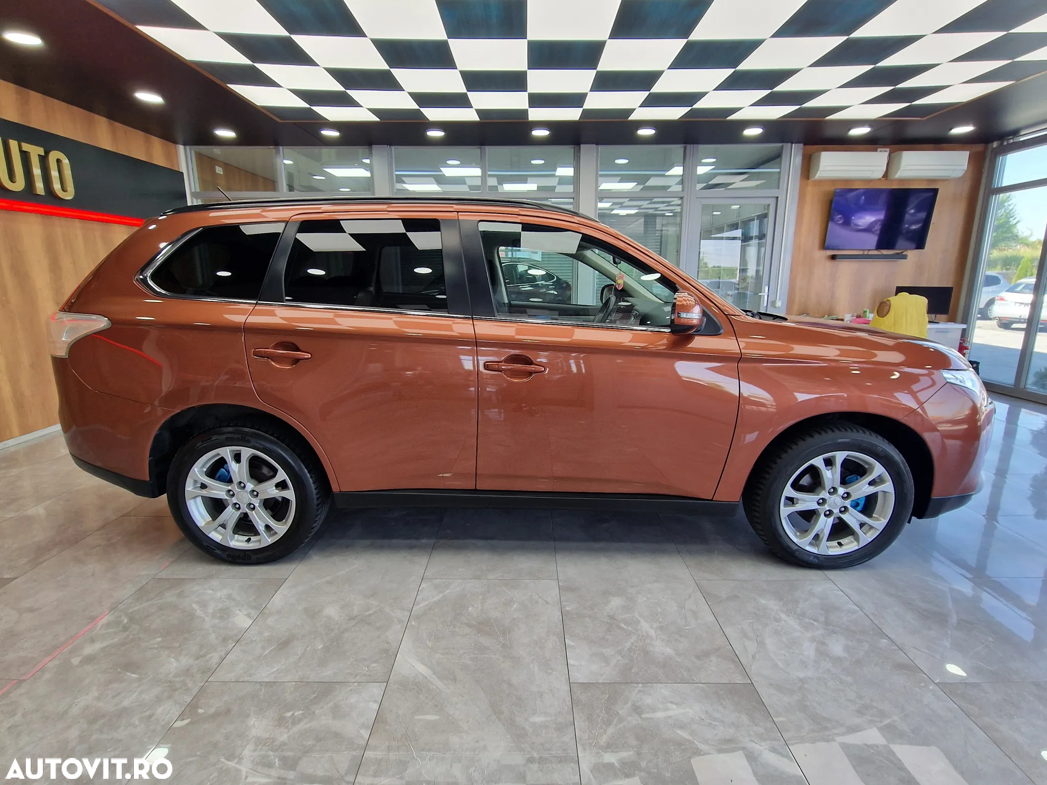 Mitsubishi Outlander - 13