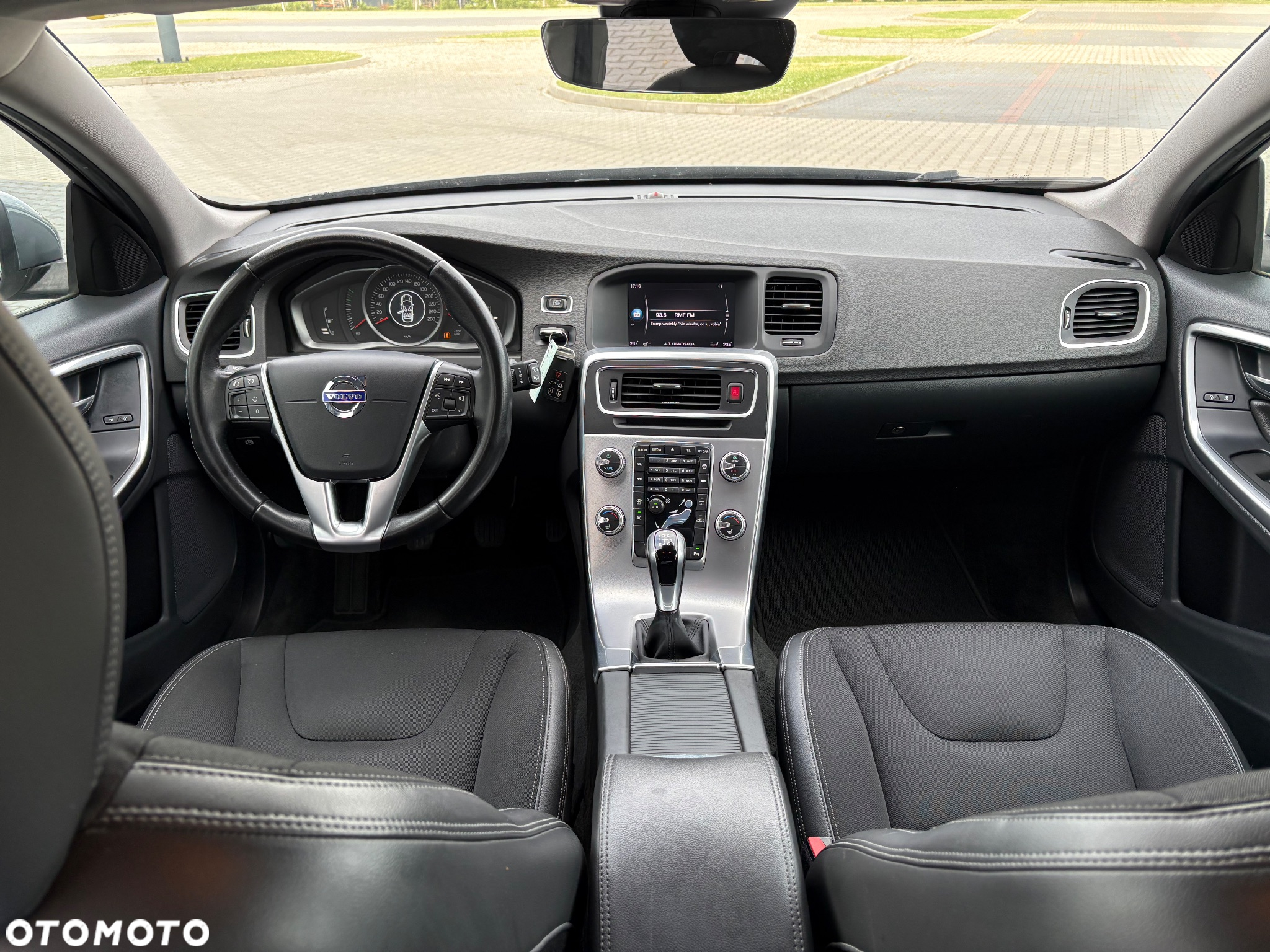 Volvo V60 D2 Momentum - 17