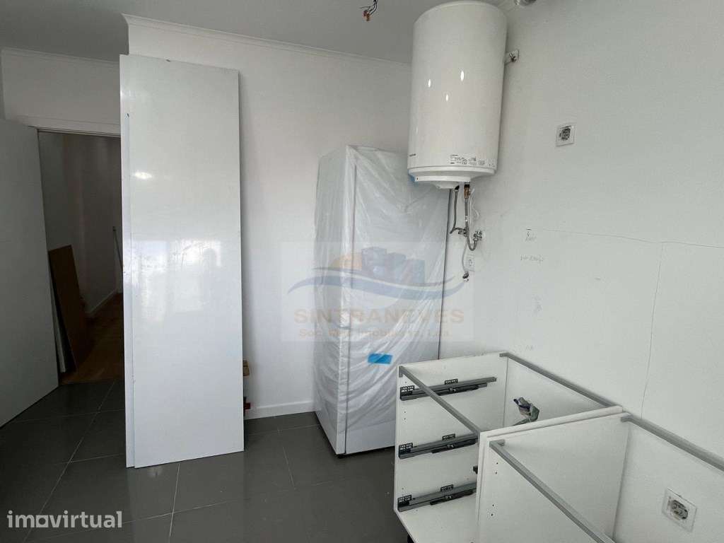 Apto T2 no Cacém Totalmente Remodelado, Ótima localização, Com Vara... - Grande imagem: 3/17