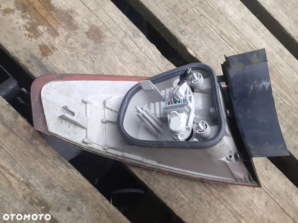 .  TYL TYLNA LAMPA PRAWA FORD MONDEO MK4 SEDAN/HB - 3