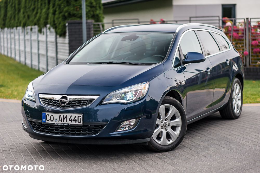 Opel Astra 2011 photo 2
