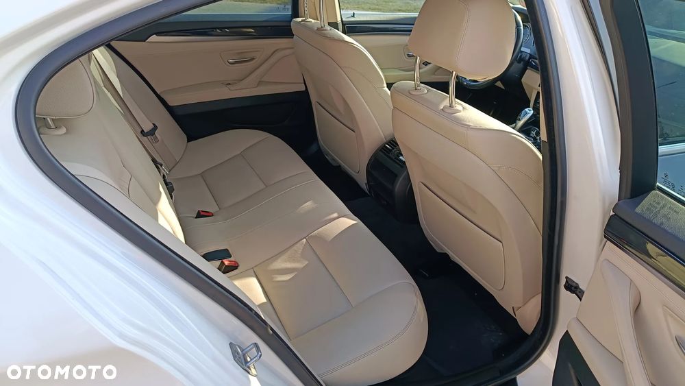 BMW Seria 5 530d xDrive Modern Line - 24