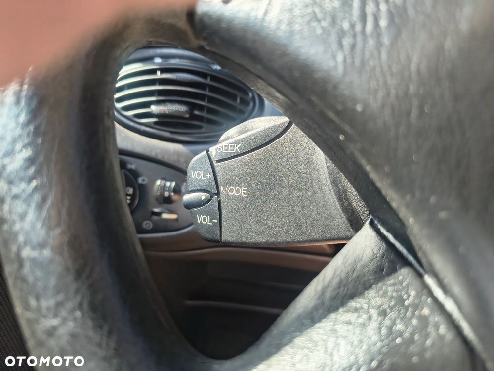 Ford Focus 1.6 Futura - 33