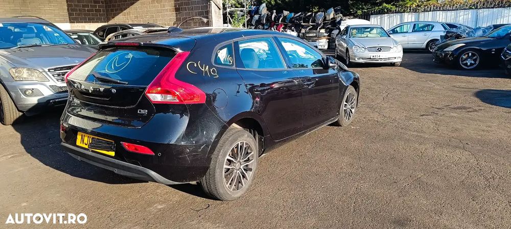 Dezmembrari / Dezmembrez Volvo V40 2.0 D4204T8 cutie viteze manuală cod culoare ONYX BLACK - 4