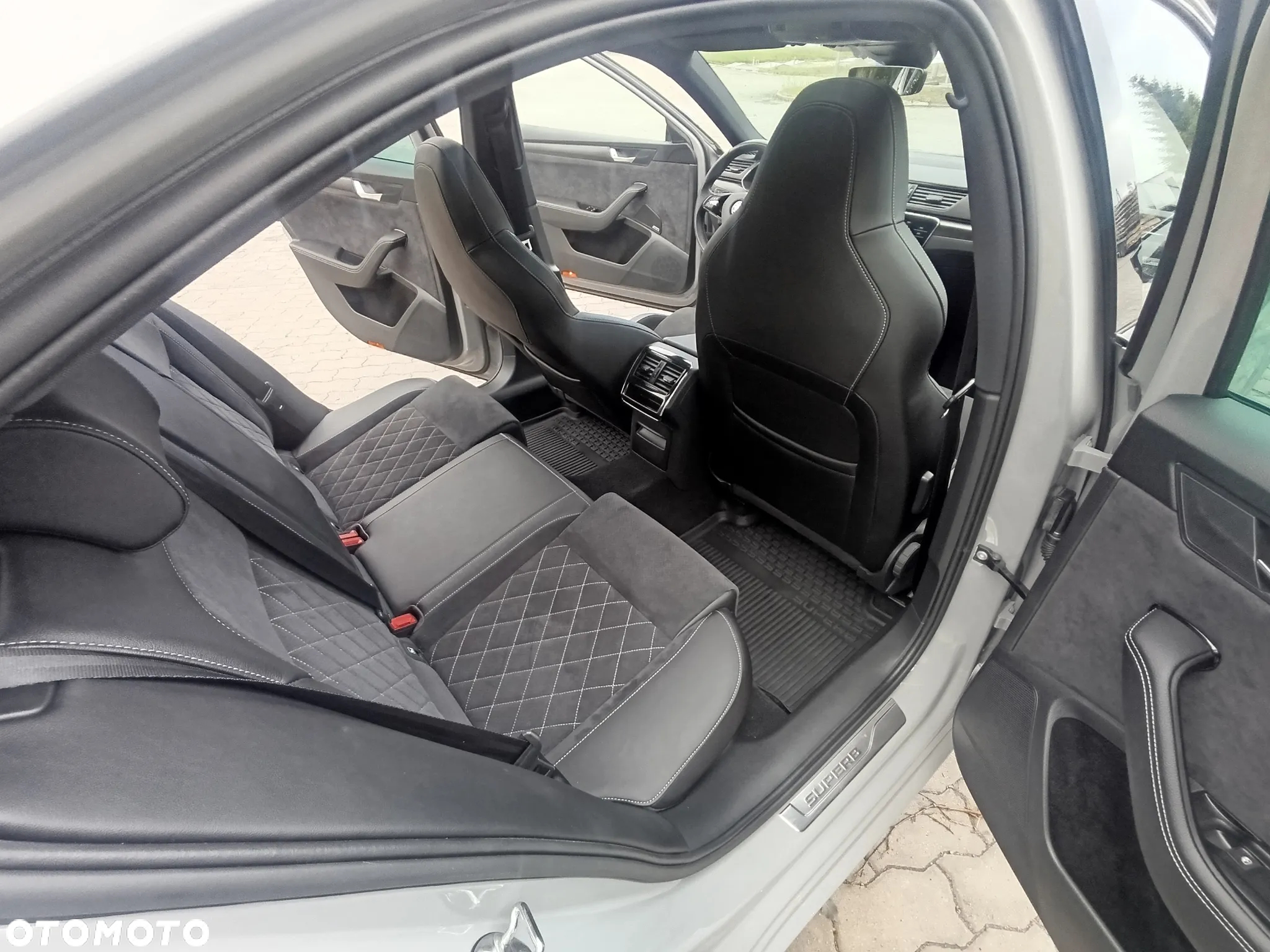 Skoda Superb 2.0 TDI SCR Sportline DSG - 25