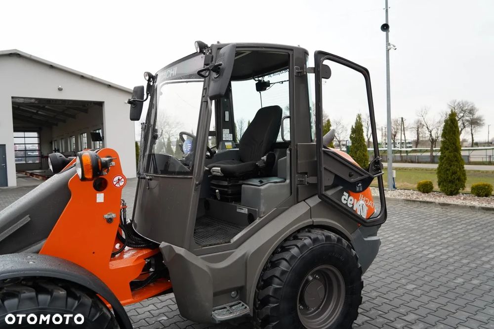 Hitachi ZW95 / ŁADOWARKA KOŁOWA / 2020 R / WIDŁY DO PALET - 32