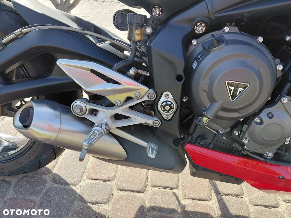 Triumph Street Triple - 11