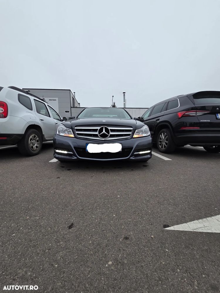 Mercedes-Benz C - 12