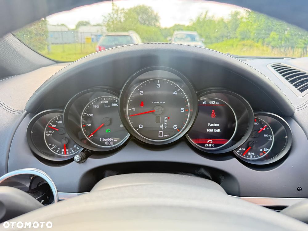Porsche Cayenne - 23