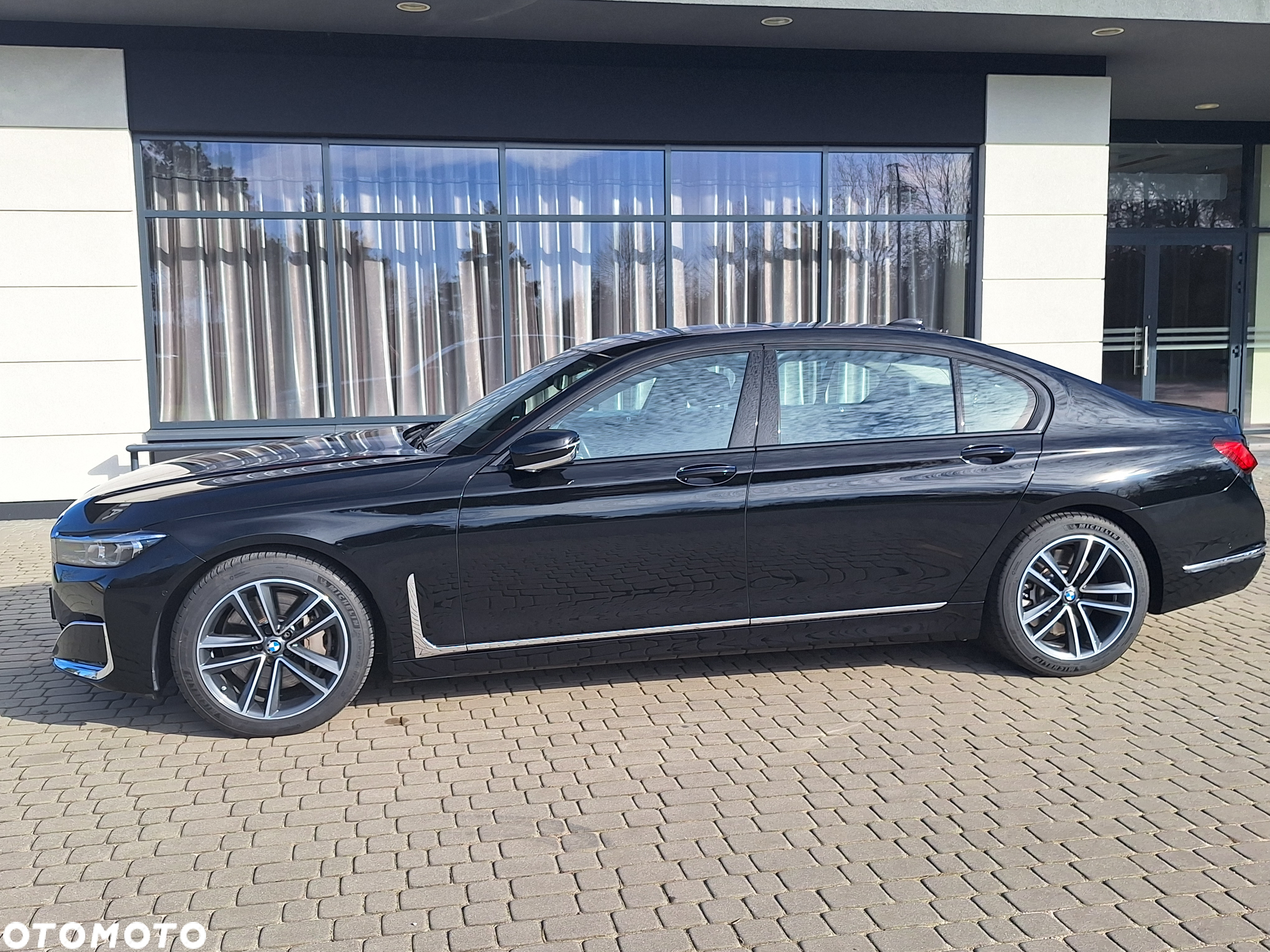 BMW Seria 7 750Li xDrive - 9